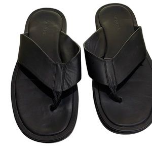Vince Men’s Black Leather Flip Flop SZ 10